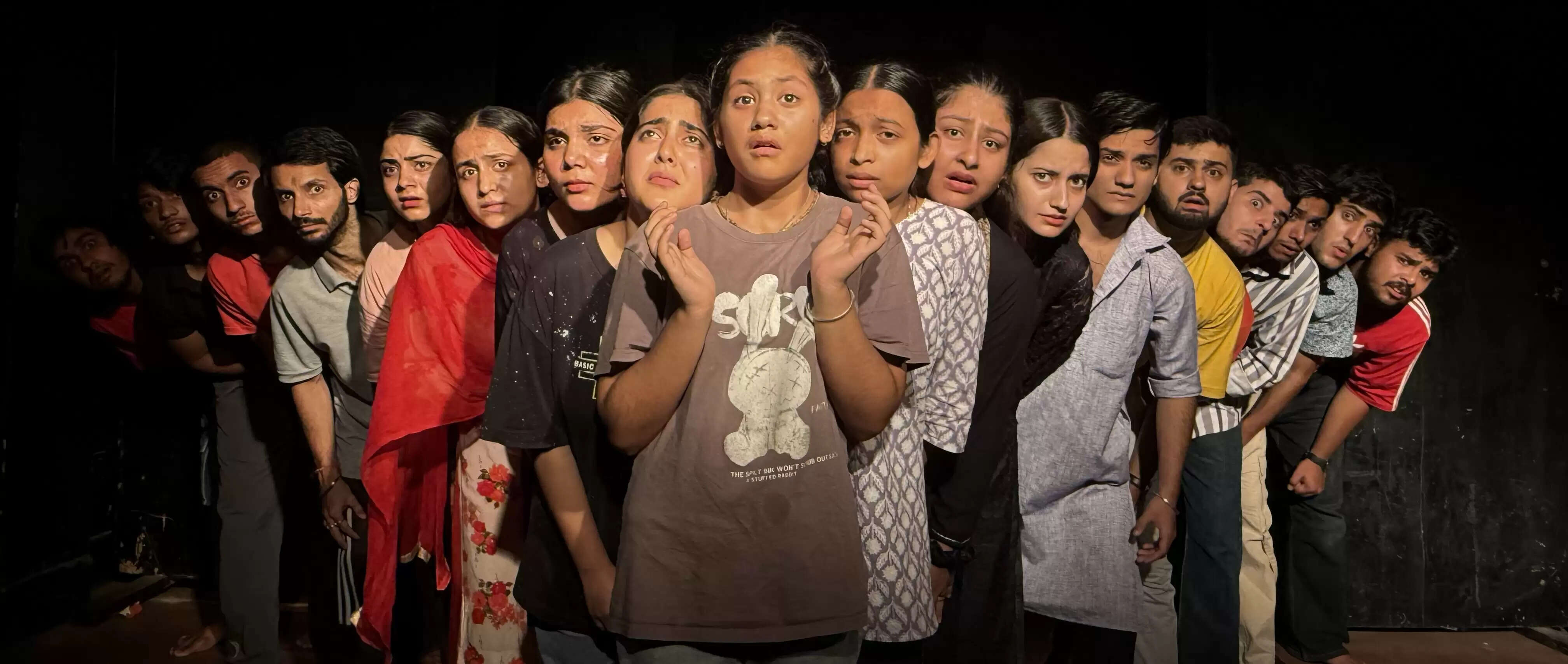 नाट्य रंगमंच पर ‘छूना है आसमान’ की दमदार प्रस्तुति