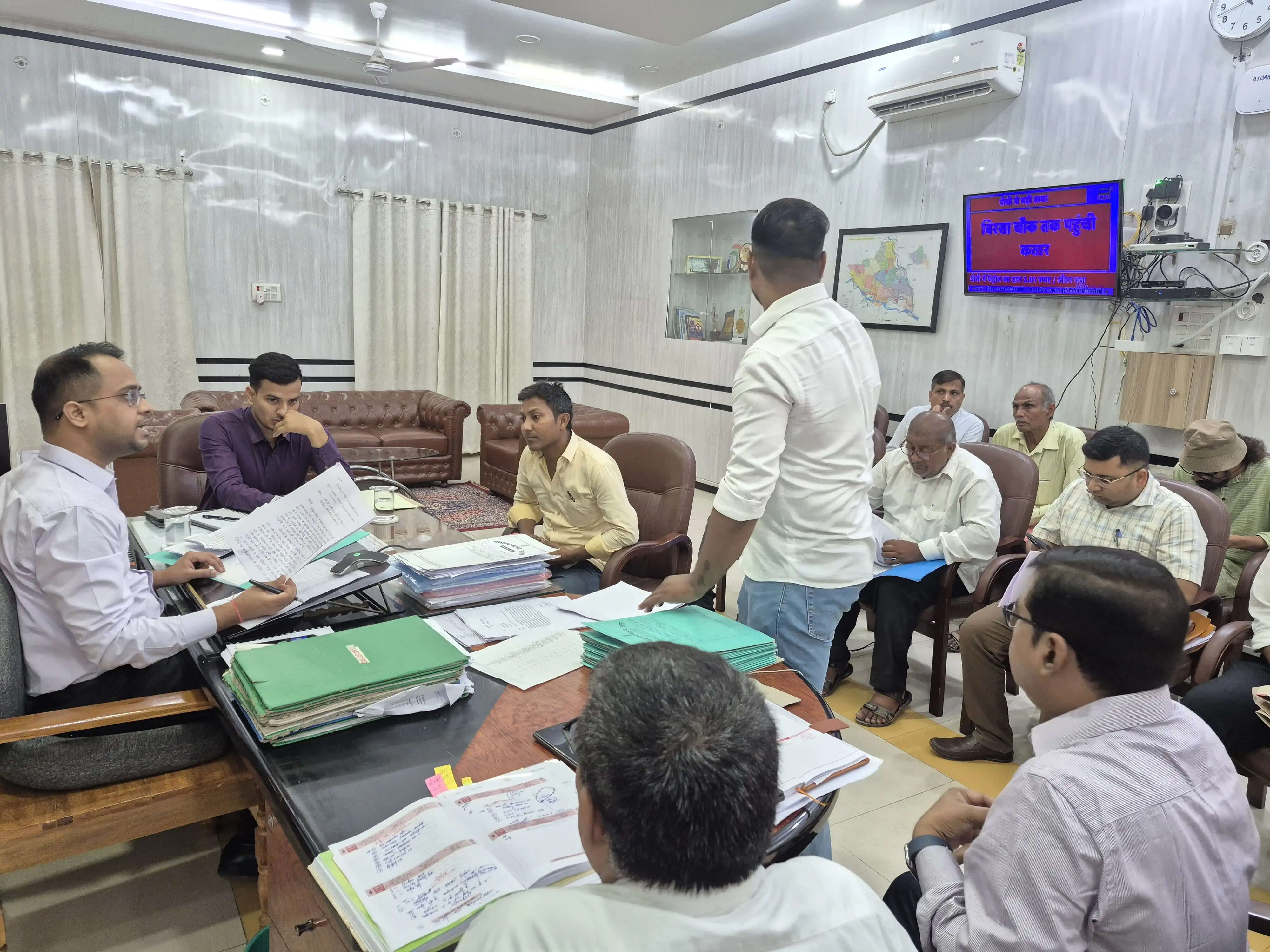 जिलाधिकारी ने लोक शिकायत के 17 मामलों का किया निवारण