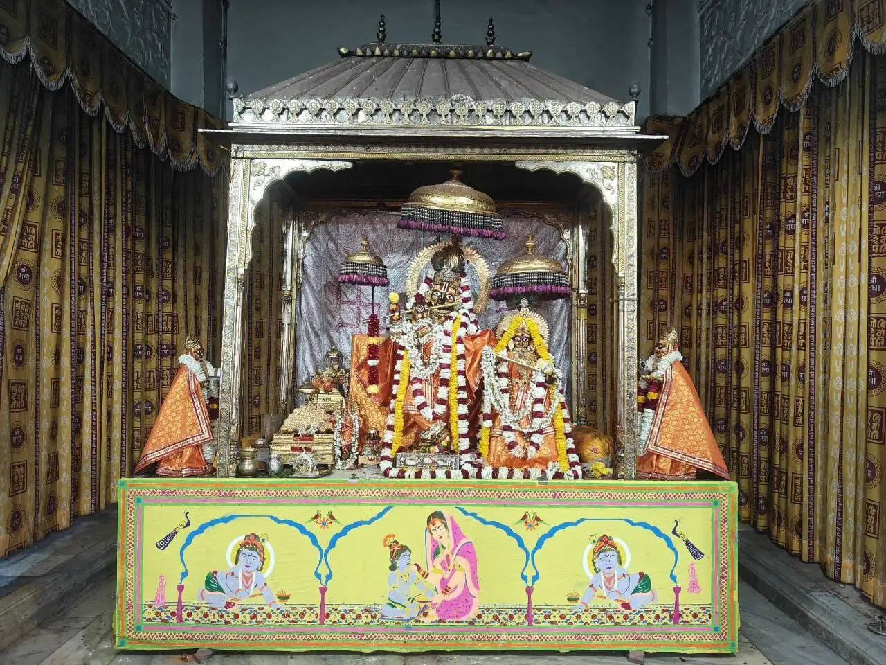 सांवरिया सरकार खेलो होली...