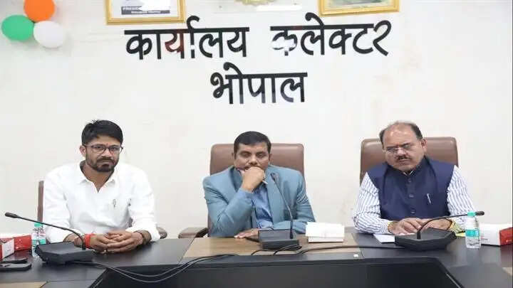 भोपालः जिला मूल्यांकन समिति की बैठक में हुई वर्ष 2026-27 की गाइडलाइन दरों की विस्तृत समीक्षा