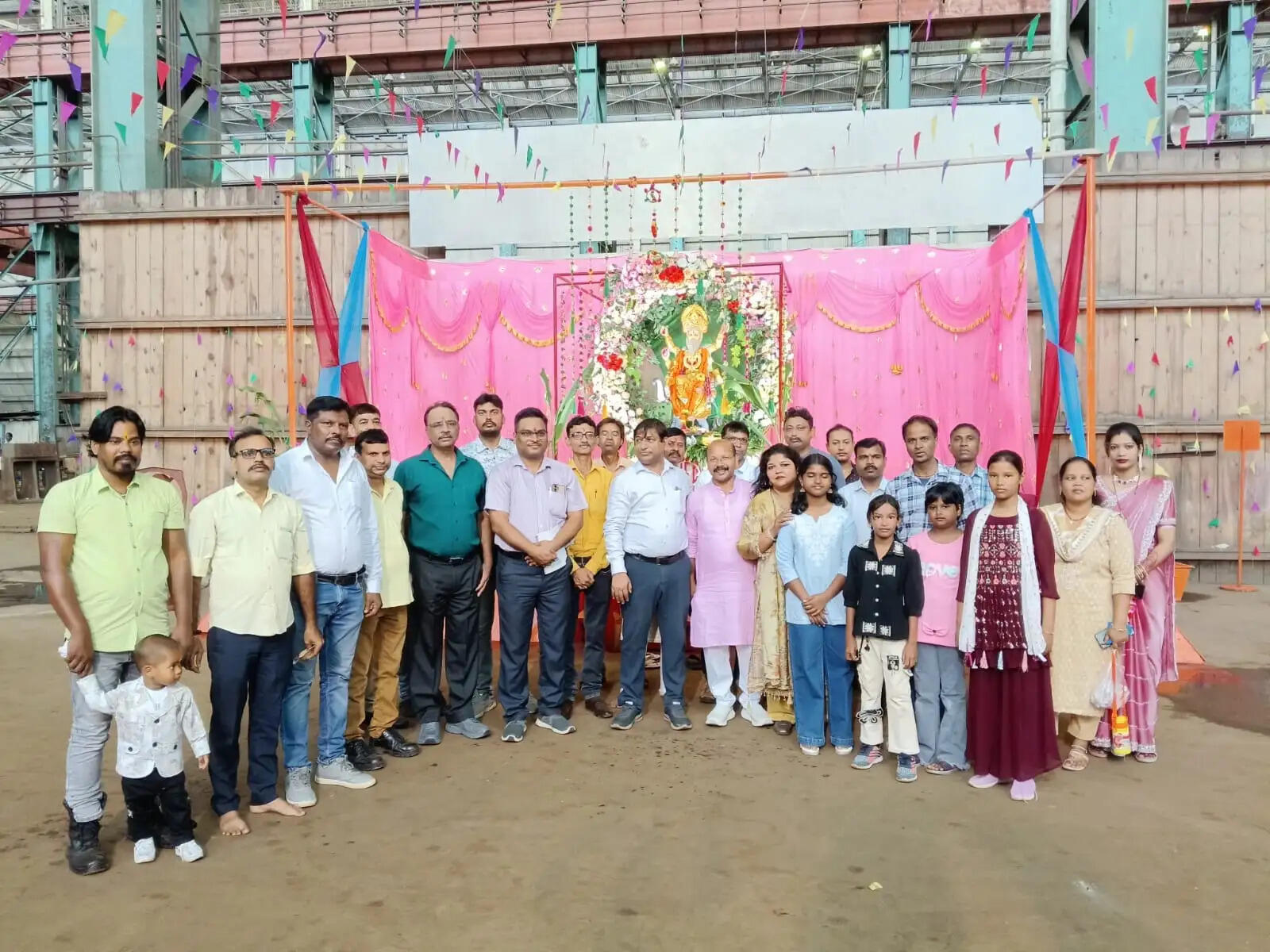 रांची में श्रद्धाभाव और धूमधाम से हुई भगवान विश्वकर्मा की पूजा