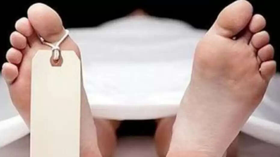 ट्रेन की चपेट में आने से अज्ञात व्यक्ति की मौत