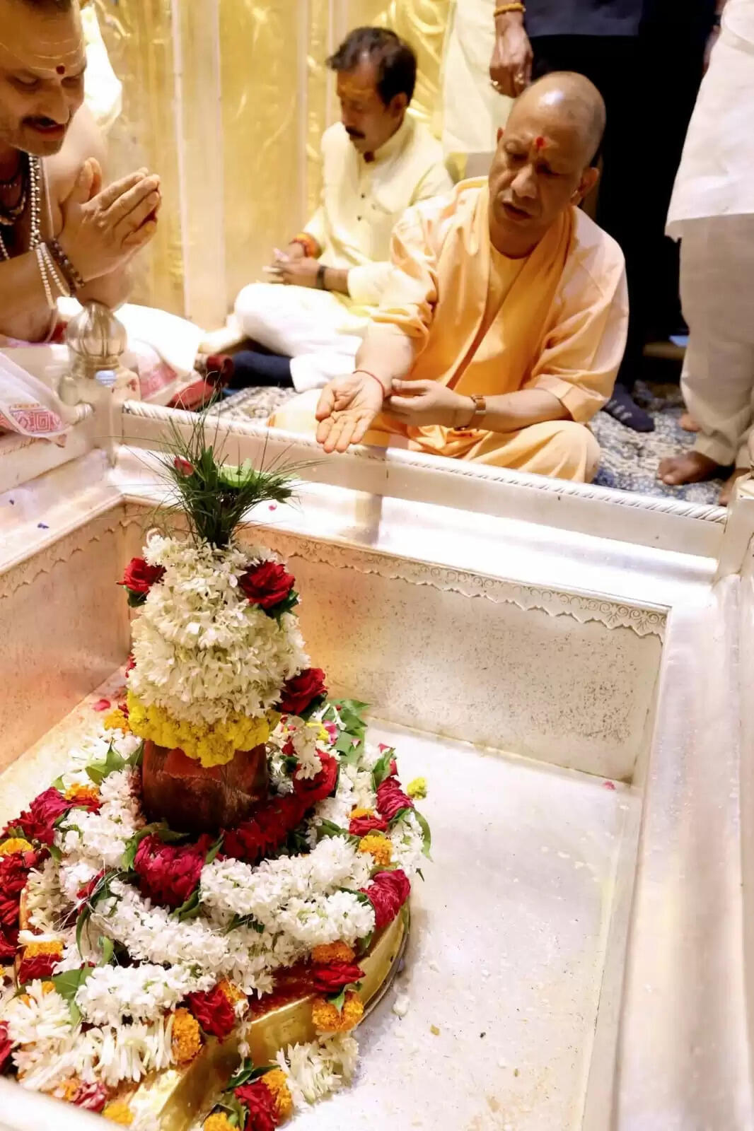 श्रावण मास में मुख्यमंत्री योगी ने की बाबा विश्वनाथ की आराधना