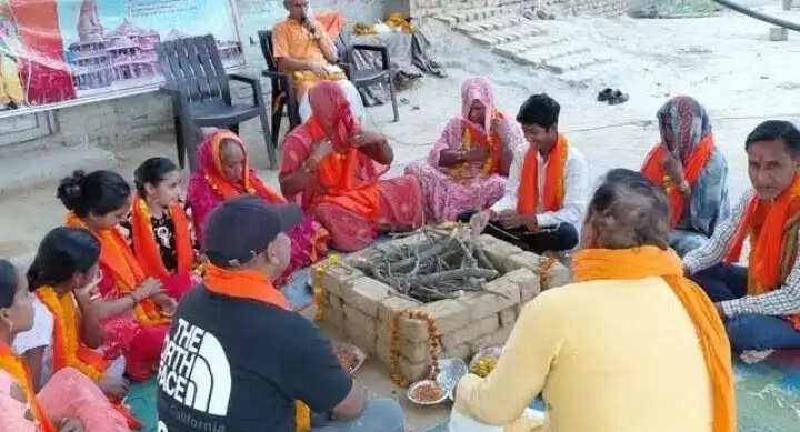 वाराणसी के सेवापुरी में मुस्लिम परिवारों के 11 सदस्यों ने की घर वापसी