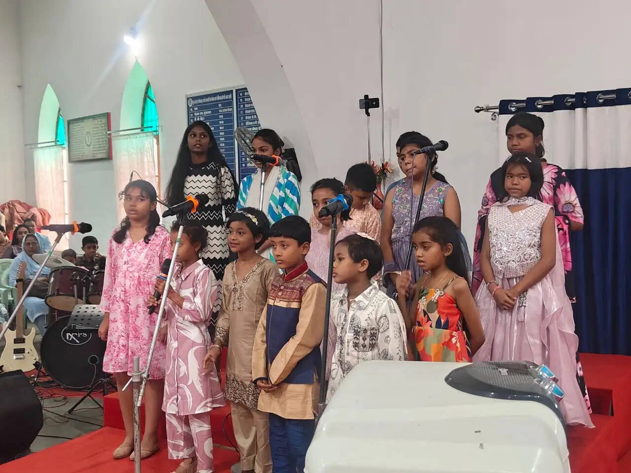 प्रभु यीशु मसीह के पुनरुत्थान की स्मृति में मसीही समाज ने मनाया ईस्टर