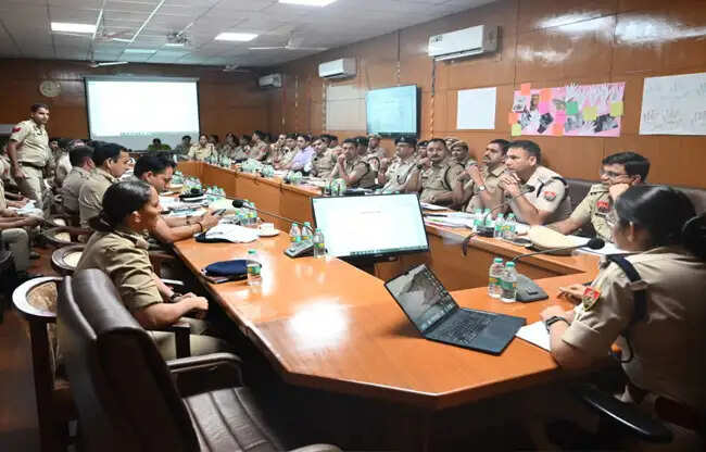 सोनीपत: लंबित मामलों की जांच तेज करने के निर्देश, कांवड़ सुरक्षा पर जोर