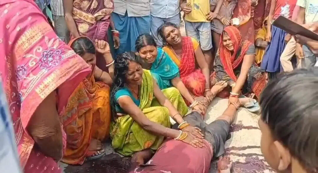 ट्रैक्टर और बाइक की आमने-सामने की टक्कर में युवक की मौत, तीन लोग घायल