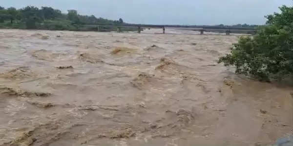 भारी बारिश से भैरवी नदी का बढ़ा जलस्तर, मां छिन्नमस्तिका मंदिर में घुसा बाढ़ का पानी