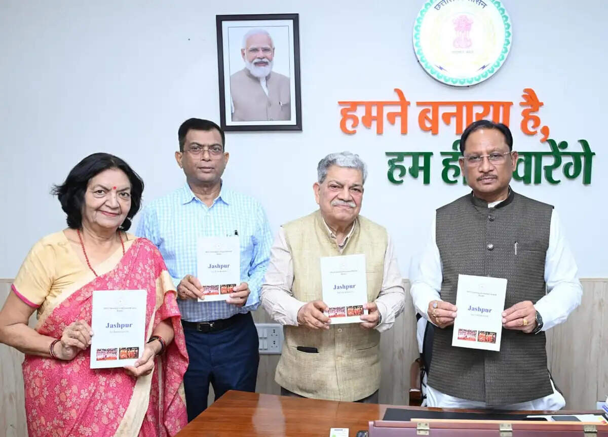 मुख्यमंत्री साय ने किया ‘जशपुर एक परिचय’ पुस्तक का विमोचन