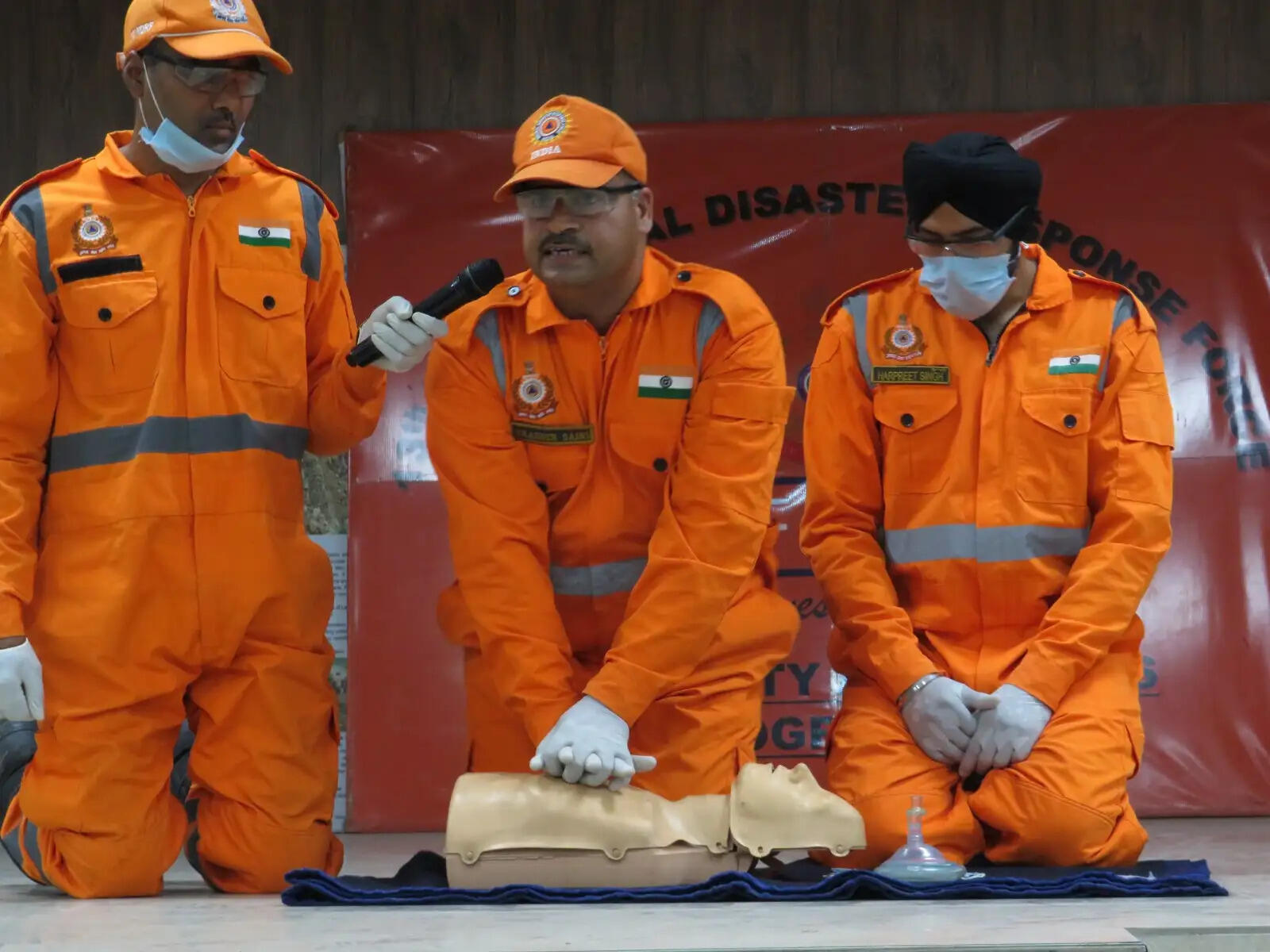 एनडीआरएफ ने नगरोटा में एनसीसी कैडेटों के लिए आपदा जागरूकता सत्र आयोजित किया