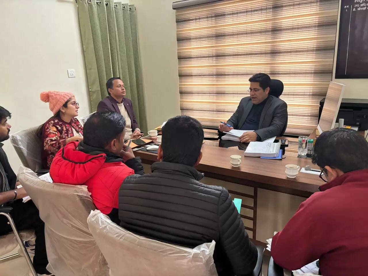 विद्युत राजस्व वसूली के सतत् लक्ष्य पर दिया जोर