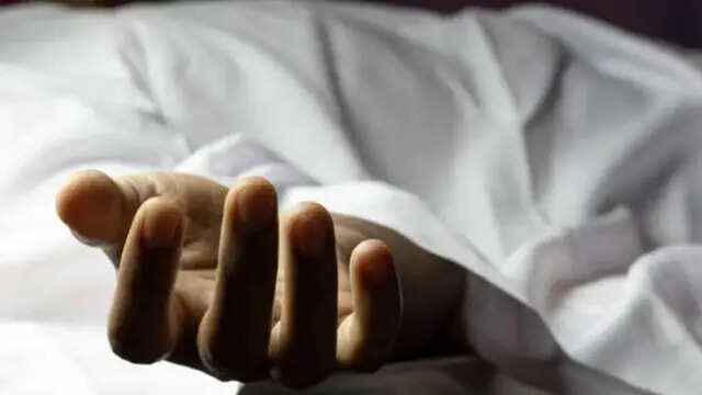 टीन शेड खोलते समय गिरकर मजदूर की मौत