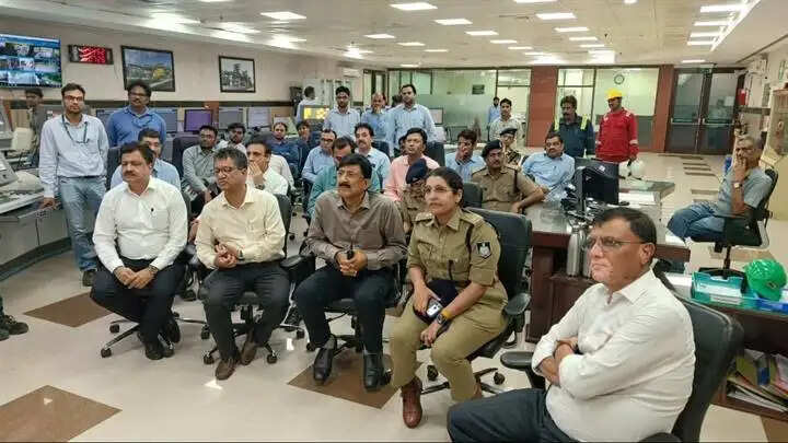 गुनाः कलेक्टर-एसपी ने किया गेल प्लांट की सुरक्षा व्यवस्था एवं कार्यप्रणाली का निरीक्षण