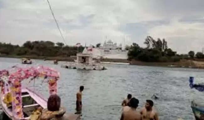 जबलपुरः मकर सक्रांति पर नर्मदा के घाटों पर नौका संचालन प्रतिबंधित