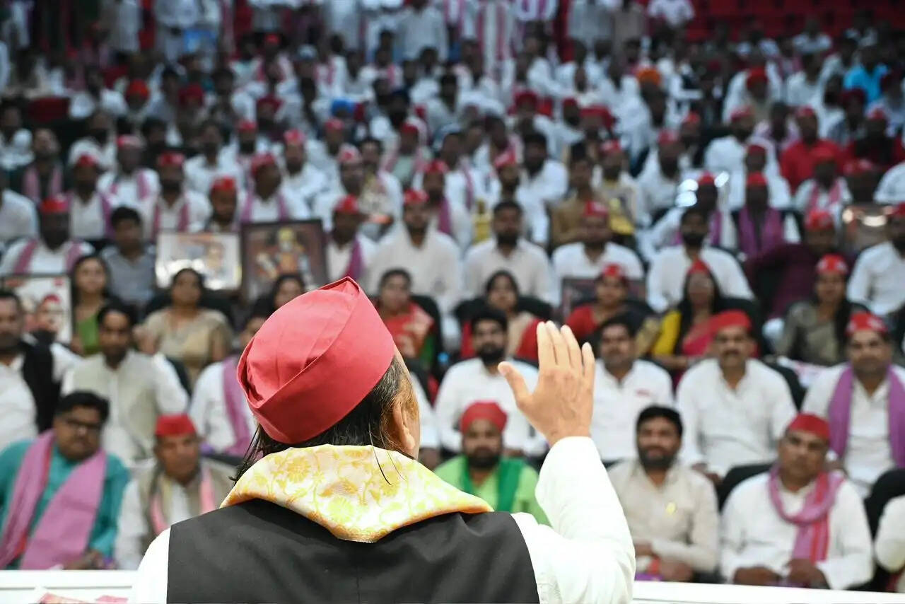 उप्र 2027 का विधानसभा चुनाव देश को बचाने का चुनाव : अखिलेश यादव