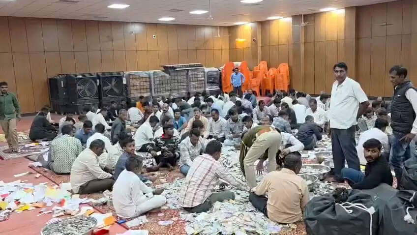 सांवलियाजी मंदिर में चढ़ावा राशि की गणना का पहला चरण, निकली सवा बारह करोड़ की नकदी