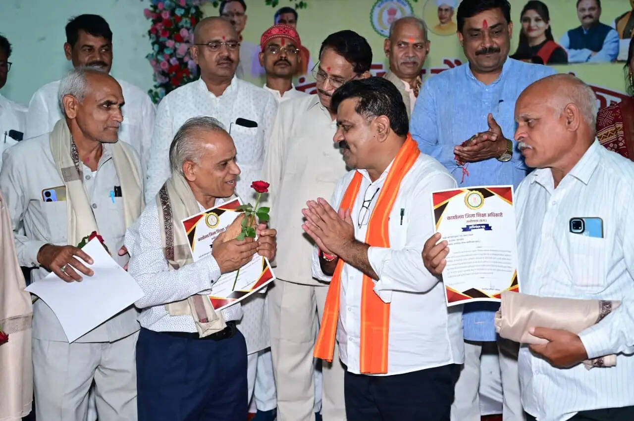 शिक्षकों का समाज में स्थान सदैव आदरणीय एवं अग्रणी : उप मुख्यमंत्री विजय शर्मा
