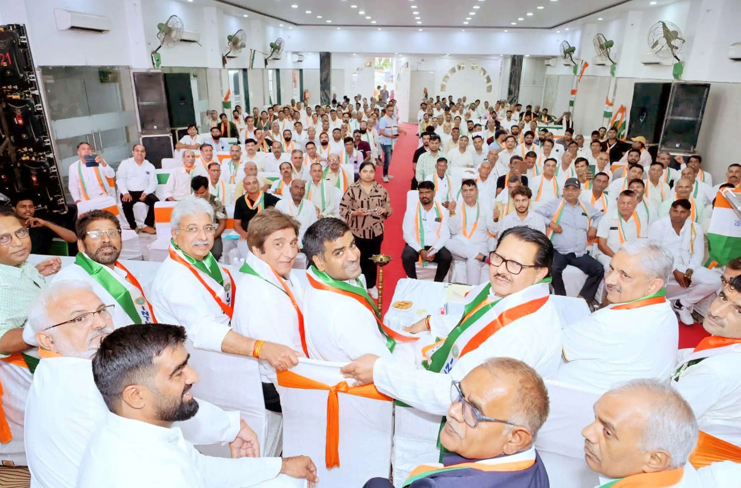 गुरुग्राम: कांग्रेस सरकार बनते ही हटाए जाएंगें श्रमिक हितों पर लगाए गए काले कानून: संजय दत्त