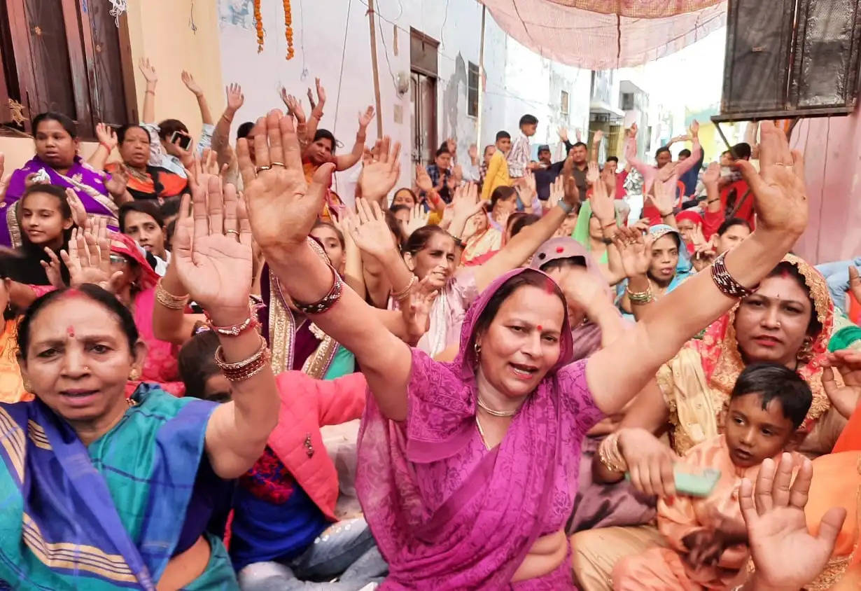 सुख-समृद्धि के लिए घरों व मंदिरों में मनाया गया अन्नकूट महोत्सव