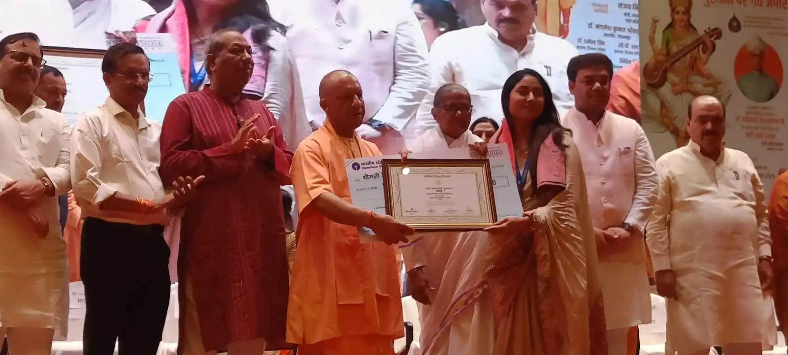 मुख्यमंत्री योगी ने शिक्षक दिवस पर 81 शिक्षकों को किया पुरस्कृत, शिक्षामंत्री भी रहे उपस्थित