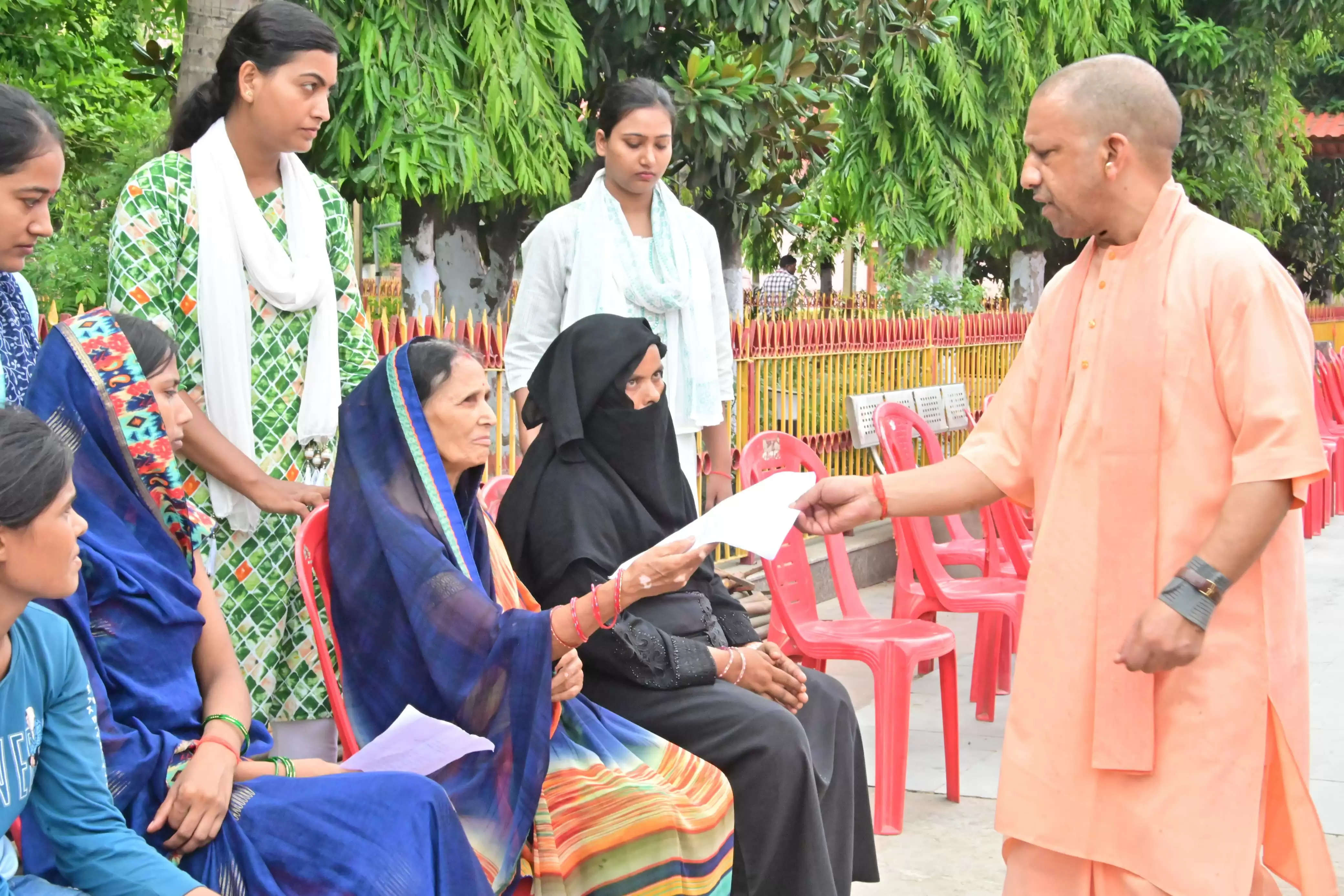 मेरे रहते मत करें चिता, सबकी समस्या का कराएंगे समाधान: सीएम योगी