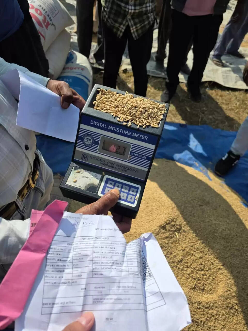 कोरिया: जिले में 120 बोरी अवैध धान जब्त, कई किसानों का अमानक धान रिजेक्ट