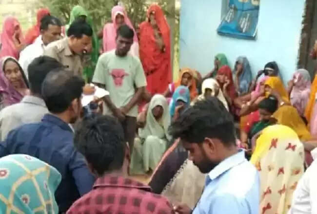 सतनाः खेत की बाड़ में दौड़ रहे करंट की चपेट में आकर पिता-बेटी की मौत, दादी घायल