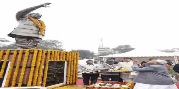 पूर्व प्र अटल बिहारी वाजपेयी जी की जयंती पर उन्हें मुख्यमंत्री ने किया नमन