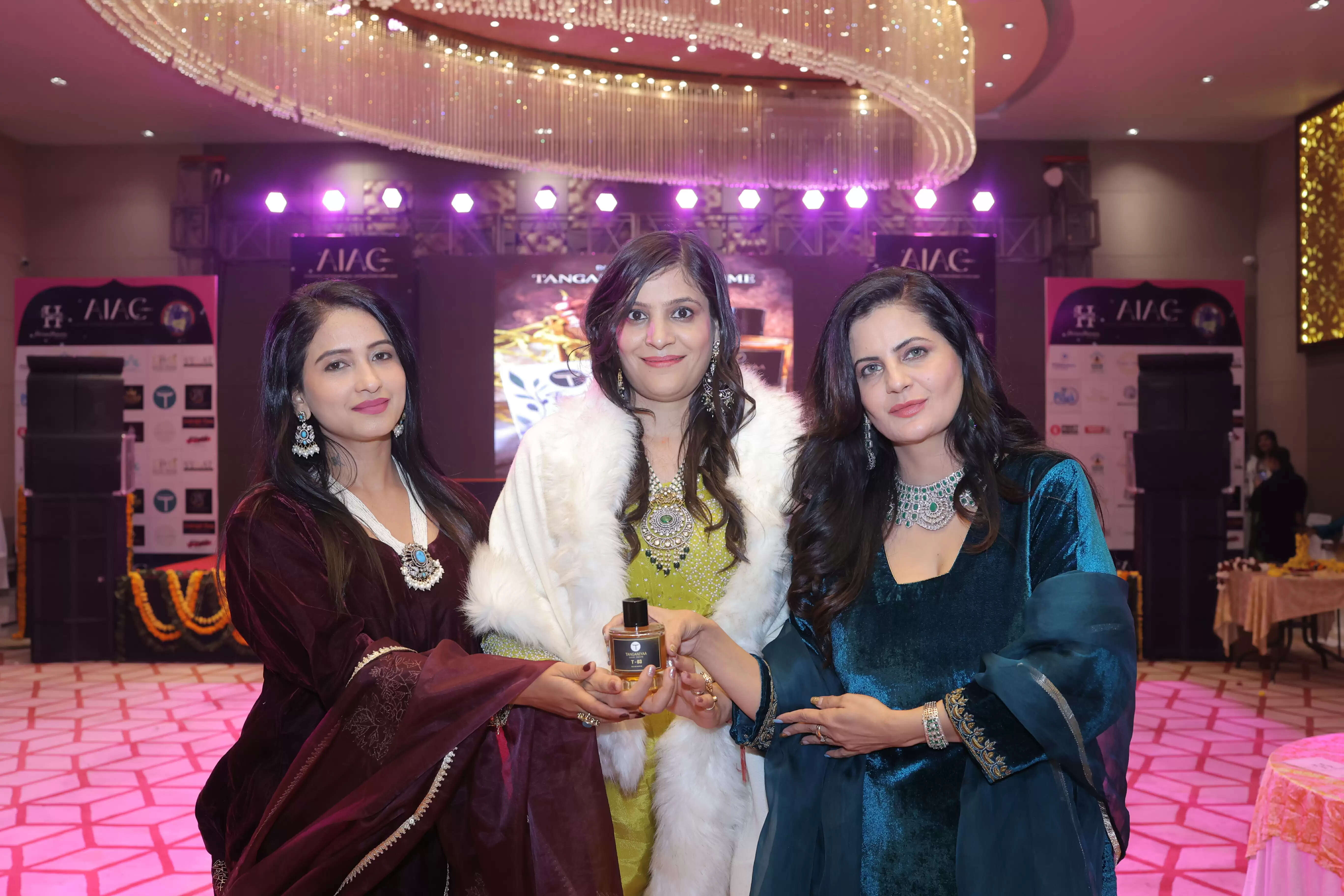 ग्लिटरिंग ज़ोडियक फैशन शो ने बिखेरा सितारों का जादू एआईएसी सीजन में