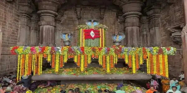 सावन सोमवार और नागपंचमी पर शिवालयों में उमड़ा आस्था का सैलाब,&nbsp;भोजपुर में नागेश्वर स्वरूप में सजे महादेव