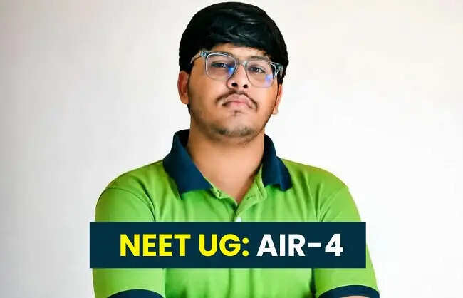 बिहार में नवादा जिले के आयुष भलोटिया ने नीट-यूजी 2026 में देशभर में 04 रैंक हासिल किया