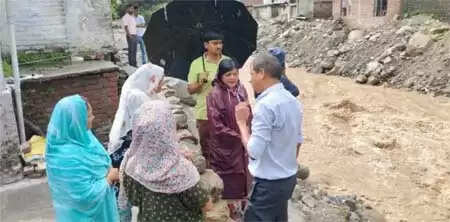 मूसलाधार बरसात से जनजीवन प्रभावित, मेयर और अफसरों ने लिया प्रभावित क्षेत्रों का जायजा