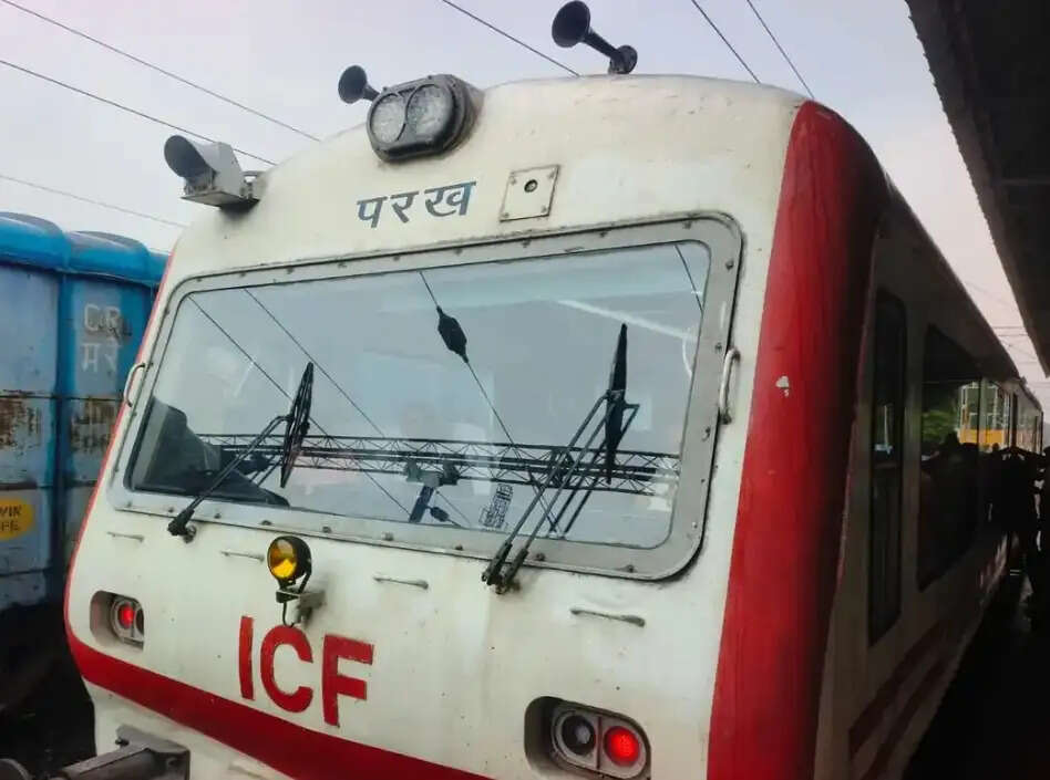गलगलिया-अररिया रेलखंड का जीएम ने किया विंडो ट्रेलिंग निरीक्षण