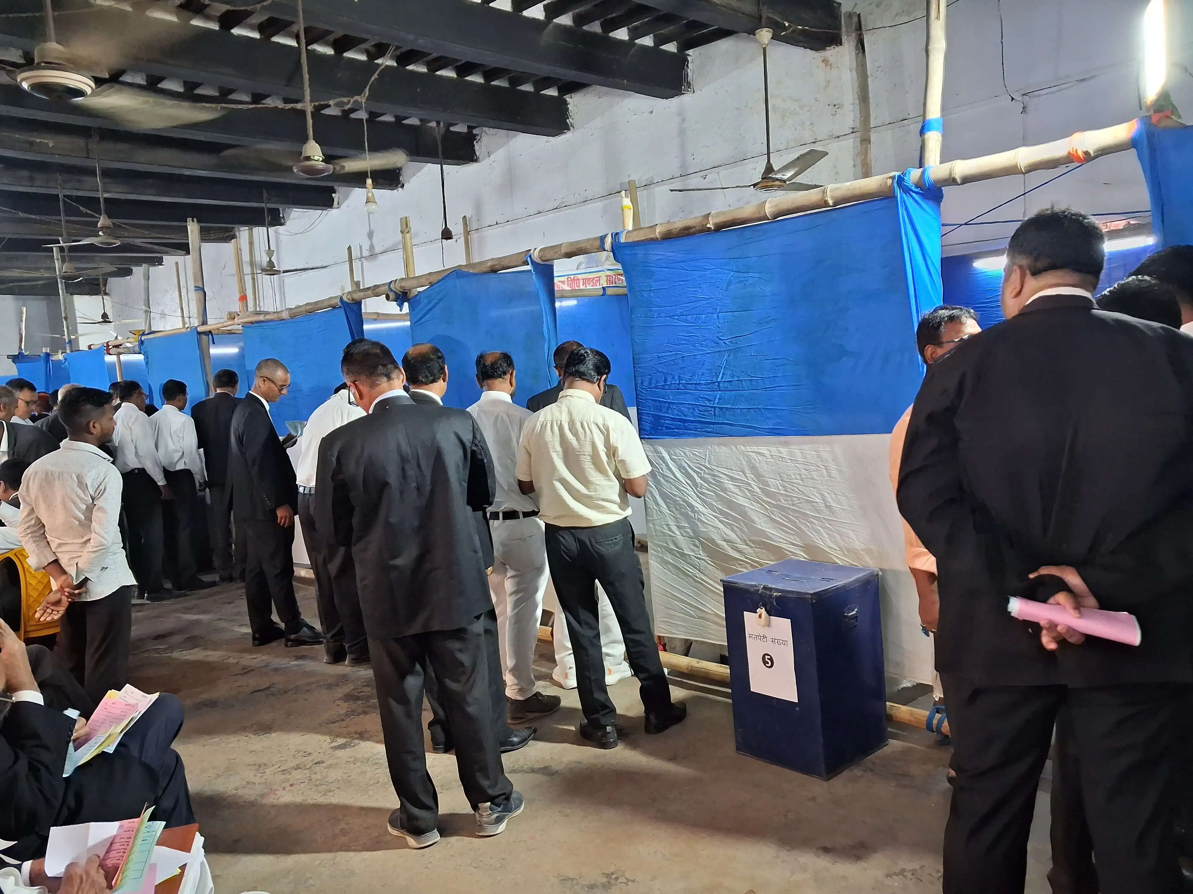 सारण विधि मंडल के चुनावी मैदान में कई उम्मीदवारों के किस्मत बैलट बॉक्स में बंद