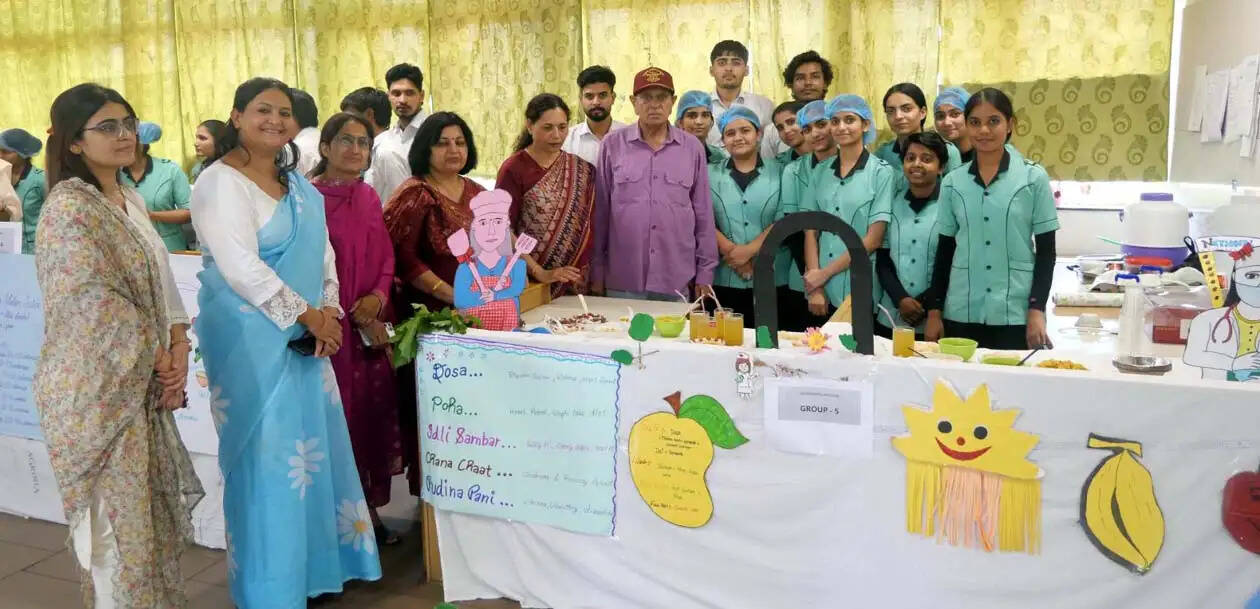 हिसार : नर्स स्वास्थ्य सेवा की मज़बूत आधारशिला : जनरल डीपी वत्स