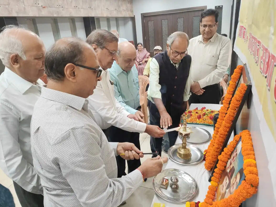 डॉ राम मनोहर लोहिया जयंती और शहीद दिवस आयोजित