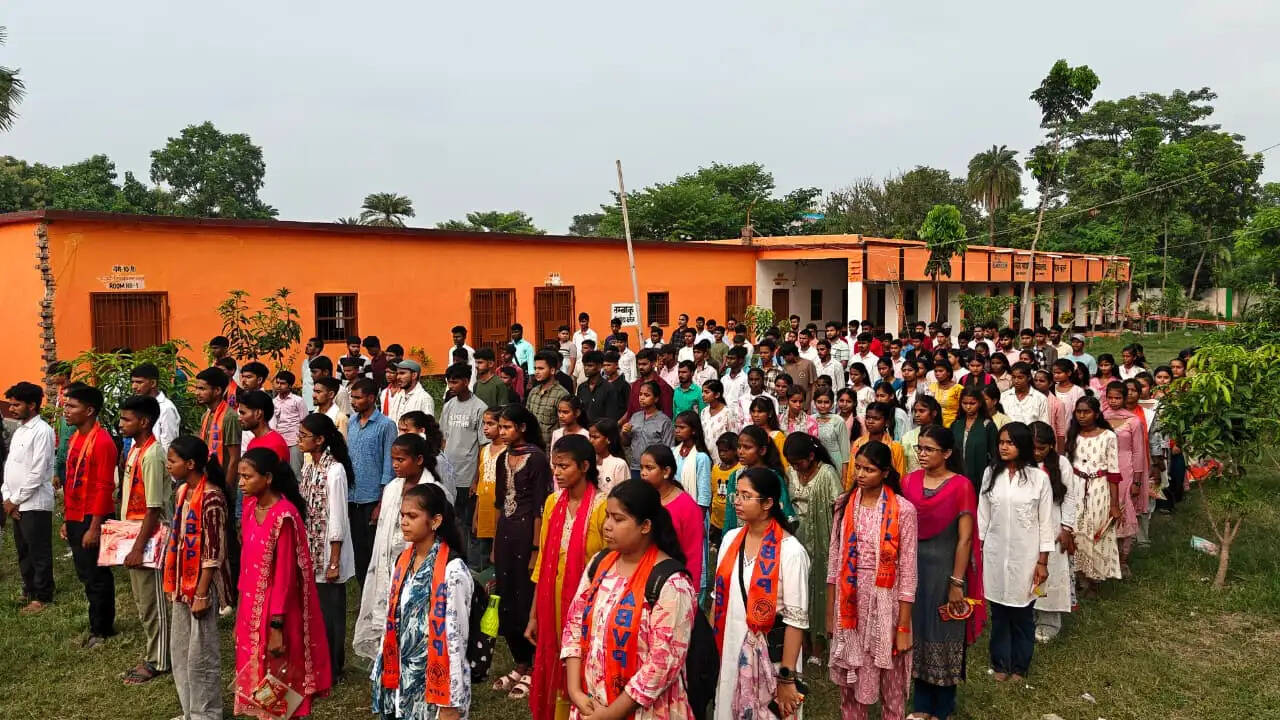 वंदे मातरम् के 150वें वर्ष पर अभाविप द्वारा सामूहिक वंदे मातरम् गायन का आयोजन