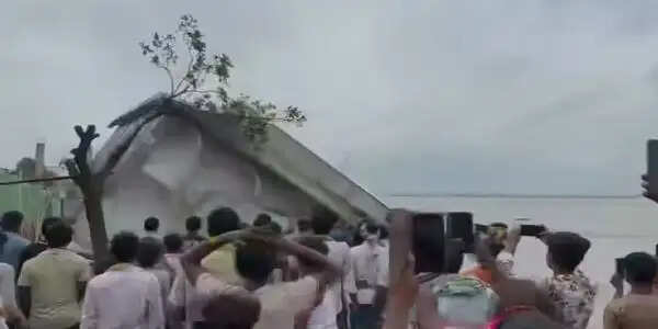 गंगा में विलीन हुआ छोटी अलालपुर राघोपुर का ऐतिहासिक चेती दुर्गा मंदिर