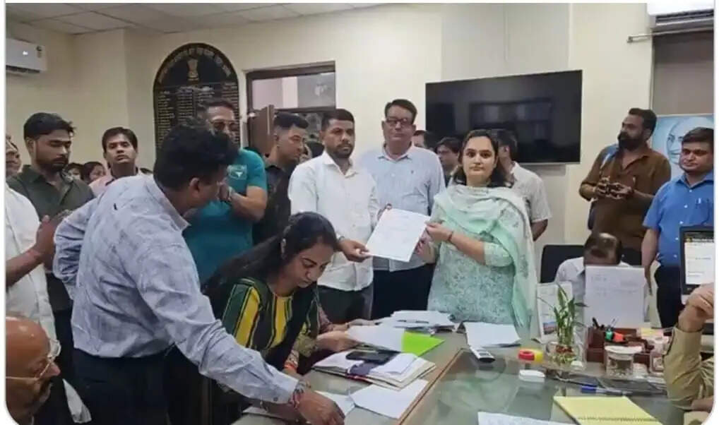 बाड़ाबंदी के बीच अजमेर में कांग्रेस के विजयी पार्षदों ने ली शपथ