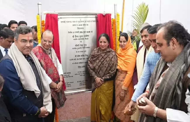 मुख्यमंत्री रेखा गुप्ता ने नजफगढ़-नांगलोई सड़क का किया उद्घाटन, कहा- विकास कार्यों को मिलेगी नई गति