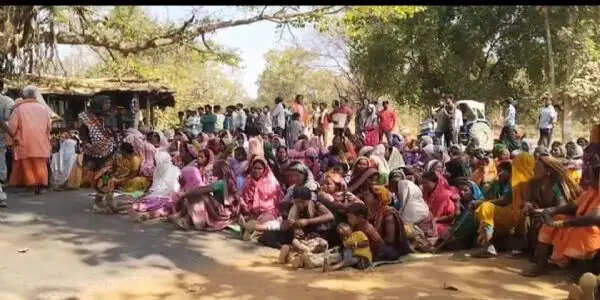 कोल ब्लॉक आवंटन व ड्रोन सर्वे के विरोध में ग्रामीणों का चक्का जाम, 6 घंटे बाद प्रशासनिक आश्वासन पर खत्म हुआ आंदोलन