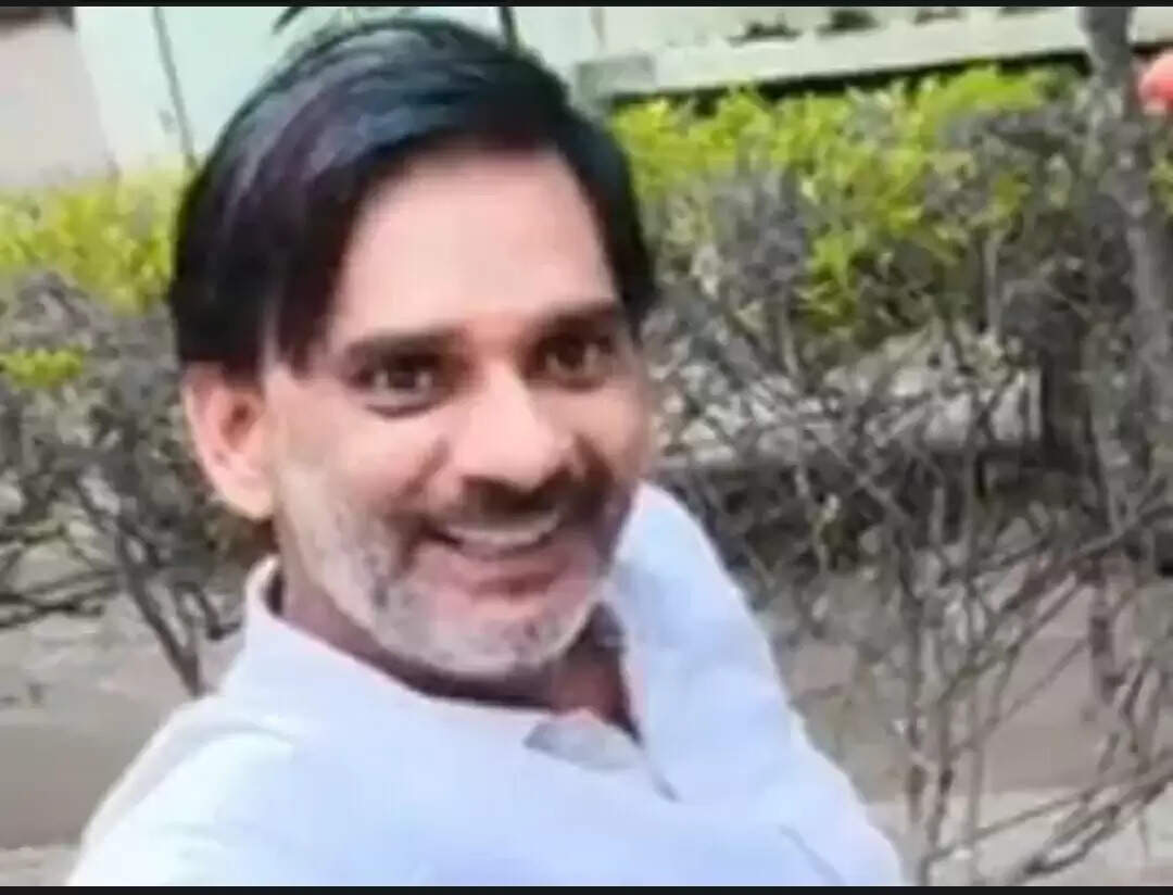 तेज रफ्तार वेगनआर ने ऑटो में मारी टक्कर, चालक की मौत, ग्रामीणों का हंगामा