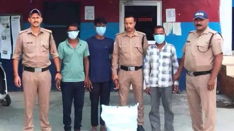 नशीली कोल्ड ड्रिंक पिलाकर 120 किलो पीतल चोरी करने वाले गिरोह का पर्दाफाश, तीन गिरफ्तार