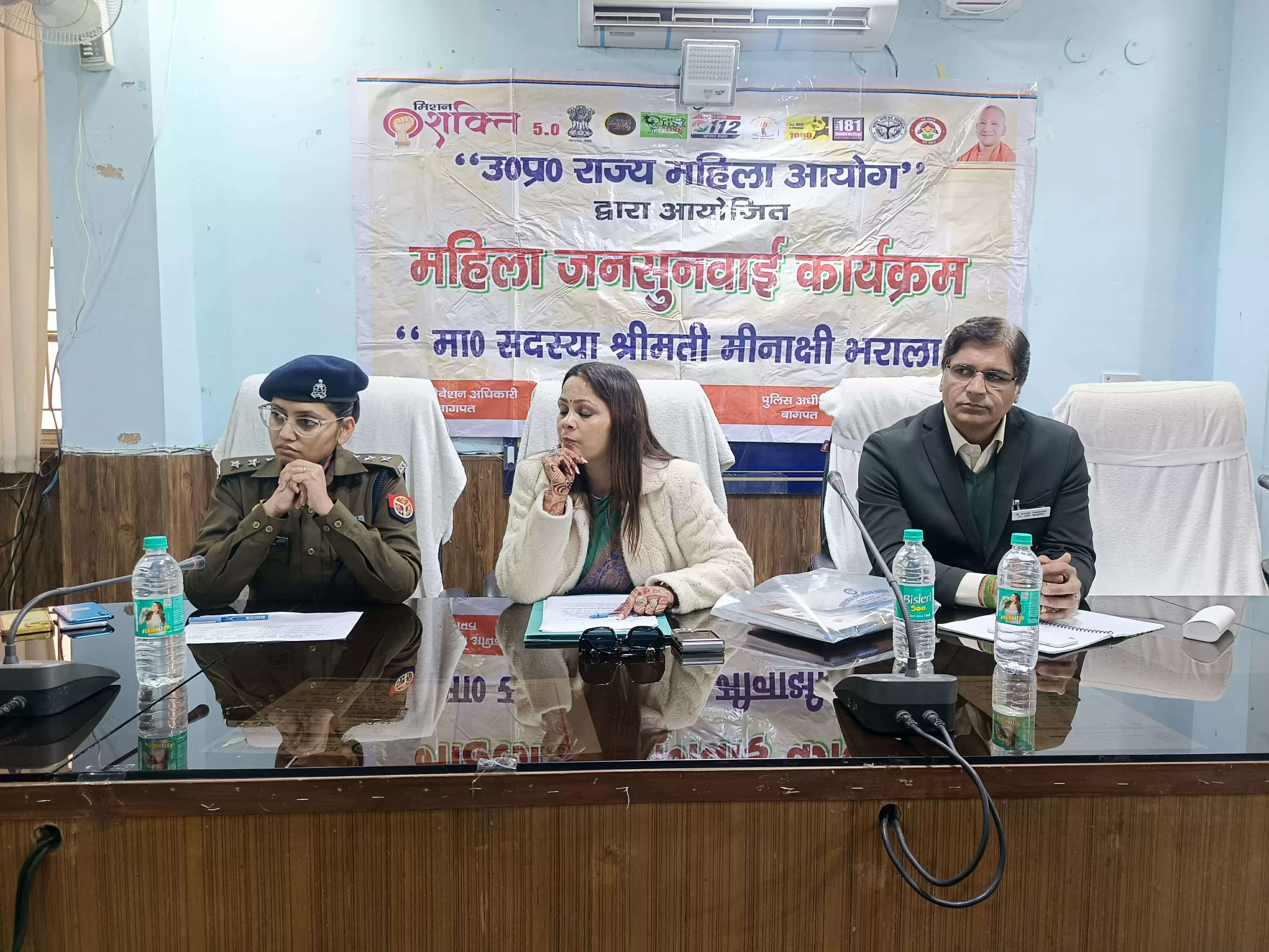 महिला आयोग सदस्य की बैठक से अधिकारी गायब