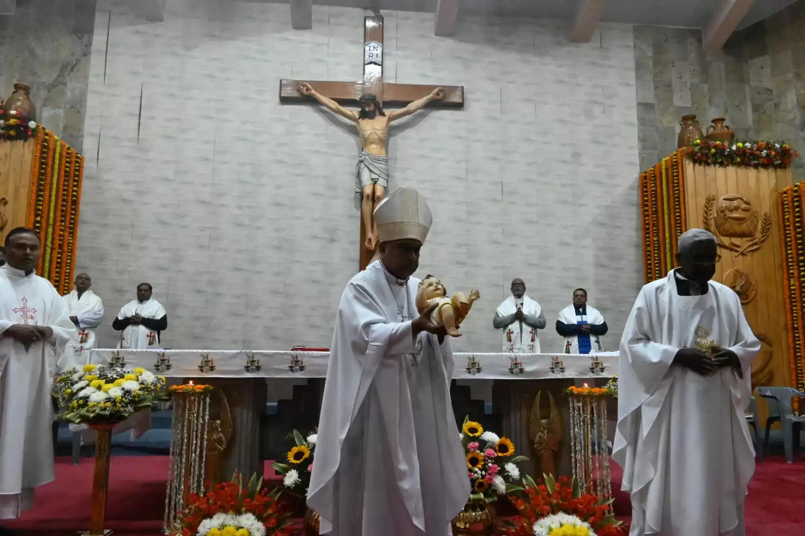 वाराणसी : उल्लासपूर्ण माहौल में मसीही समुदाय मना रहा महापर्व क्रिसमस,चहुंओर खुशियां बिखरी