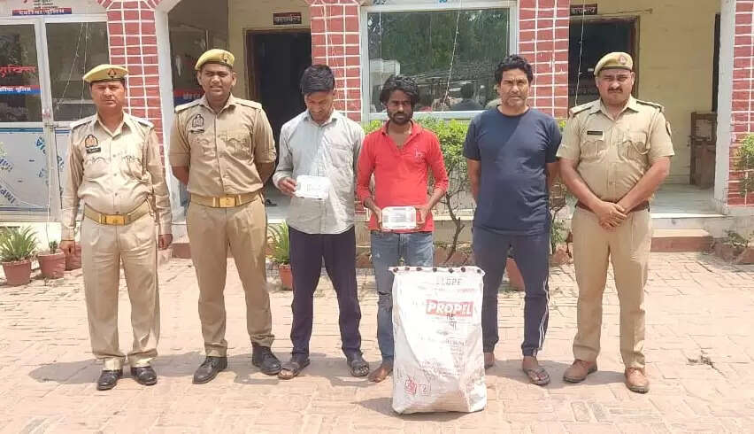 देवरिया पुलिस ने चोरी के मामले में तीन आरोपितों को किया गिरफ्तार