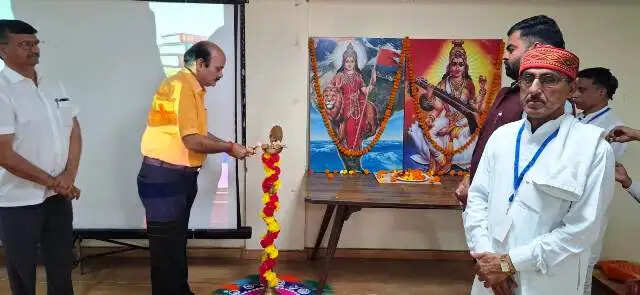 शिक्षा का उद्देश्य केवल जीविका नहीं, बल्कि है जीवन का निर्माण : डॉ. अमित कुमार