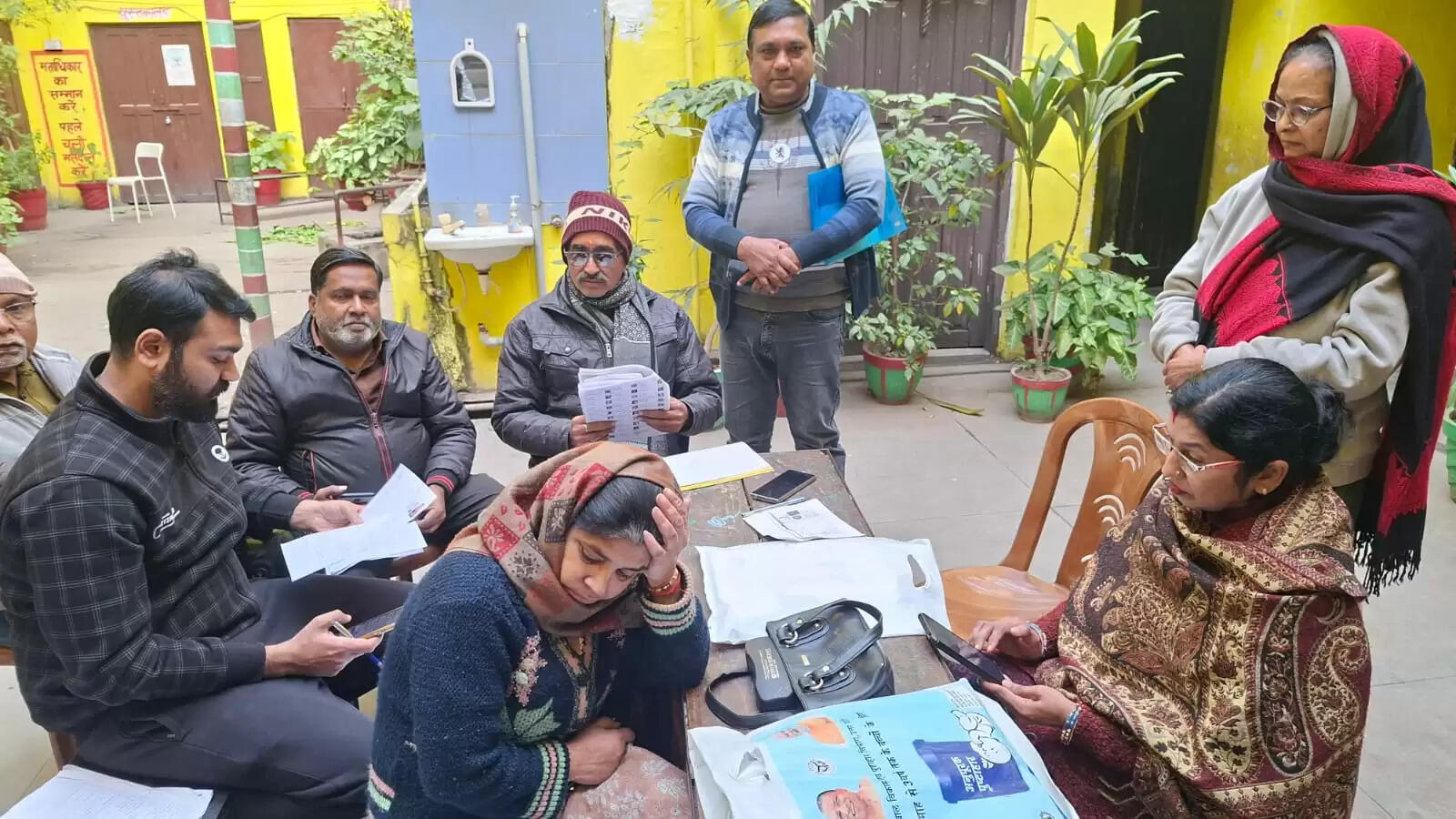 नए मतदाता बनाने में जुटे भाजपा कार्यकर्ता