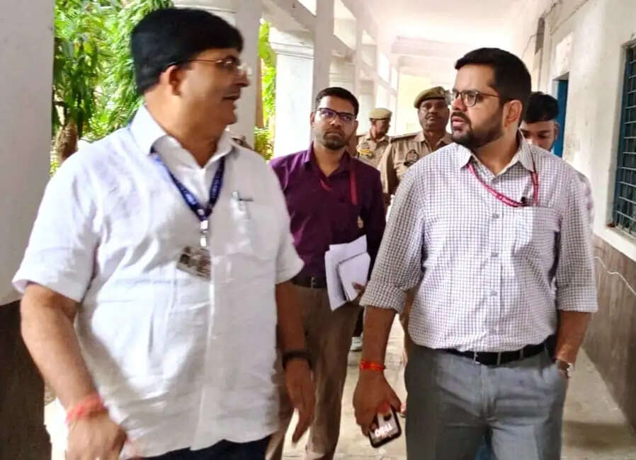 पीईटी परीक्षा: 37 केंद्रों पर दोनों पालियों में करीब 20 हजार उपस्थित व 10,811 अभ्यर्थी रहे अनुपस्थित