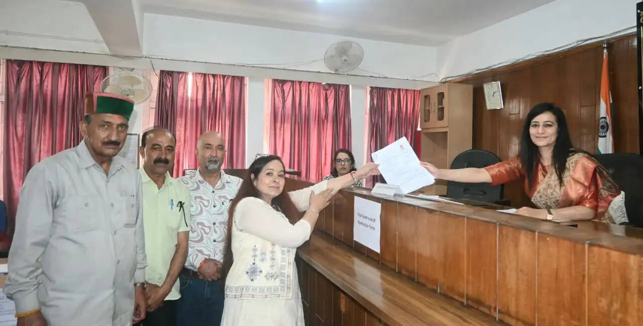 नगर निगम चुनाव: कांग्रेस में असमंजस्य और भाजपा में बगावती तेवर उभरे